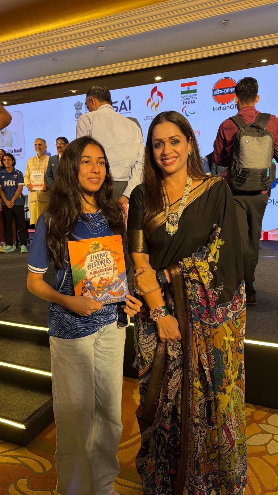 Sharanya Kheruka and Dr Payal Bansal Kanodia holding Living Histories